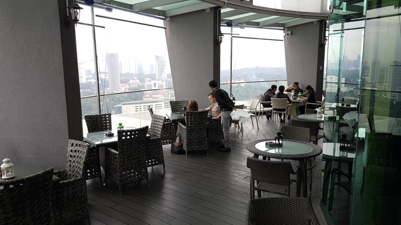 Starsbed Klcc Skyview Roof Pool Hostel Куала Лумпур Екстериор снимка